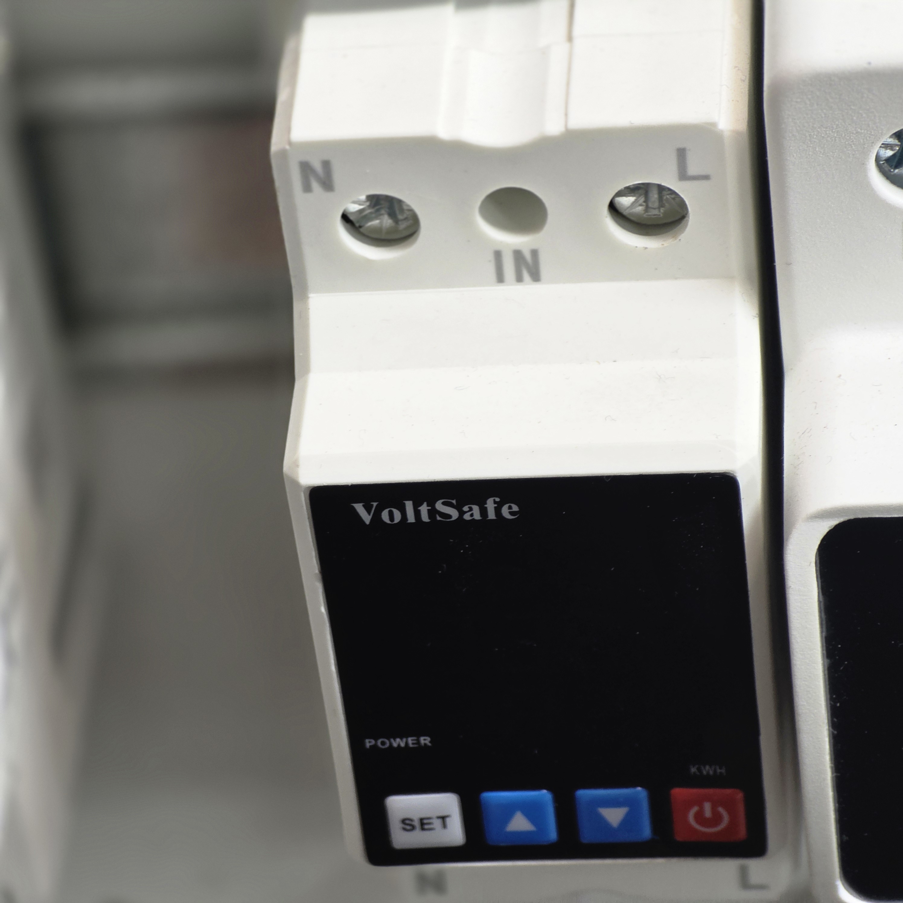 محافظ ولتاژ VoltSafe
