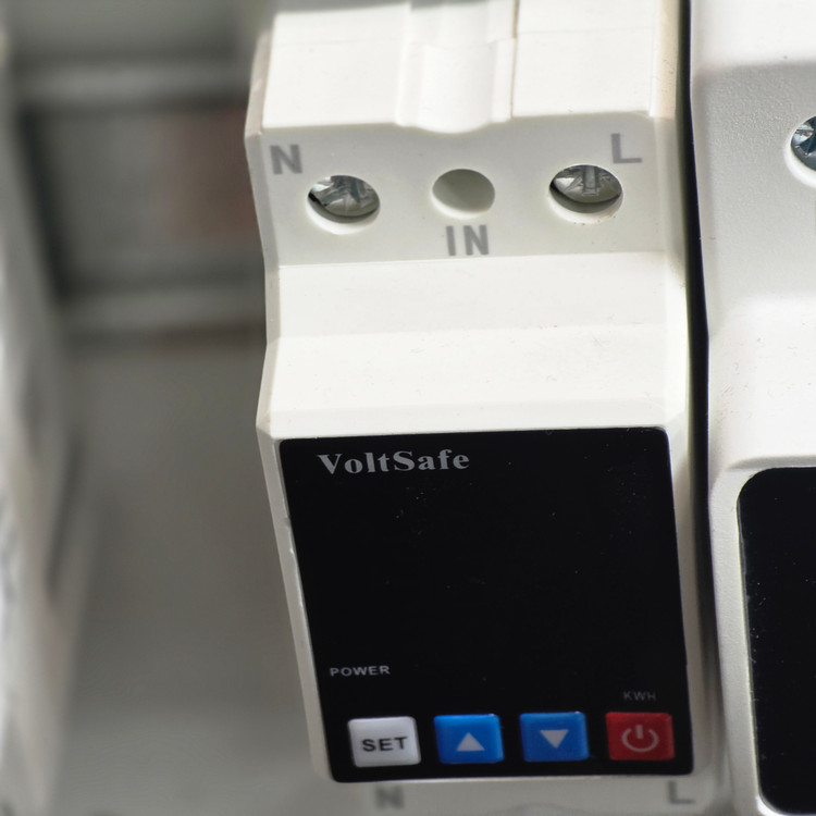 محافظ ولتاژ VoltSafe
